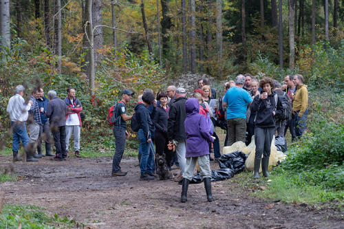 <p>
	 Udeleženci akcije med zasluženo malico.<br>

	<br>
	 foto: Luka Šparl
</p>