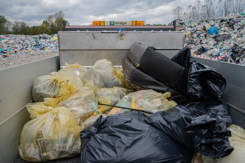 <p>
	 Ločeno zbrano embalažo in preostale odpadke smo odpeljali na zbirno mesto na Barju.<br>
	 Veseli nas dejstvo, da odpadkov ni bilo veliko, a vseeno, vsak neustrezno odvržen odpadek je v naravi odveč.<br>

	<br>
	 foto: Luka Šparl
</p>