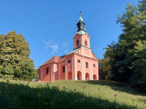 <p>
	 Cerkev Marijinega obiskanja na Rožniku; Foto: Mateja Nose Marolt
</p>